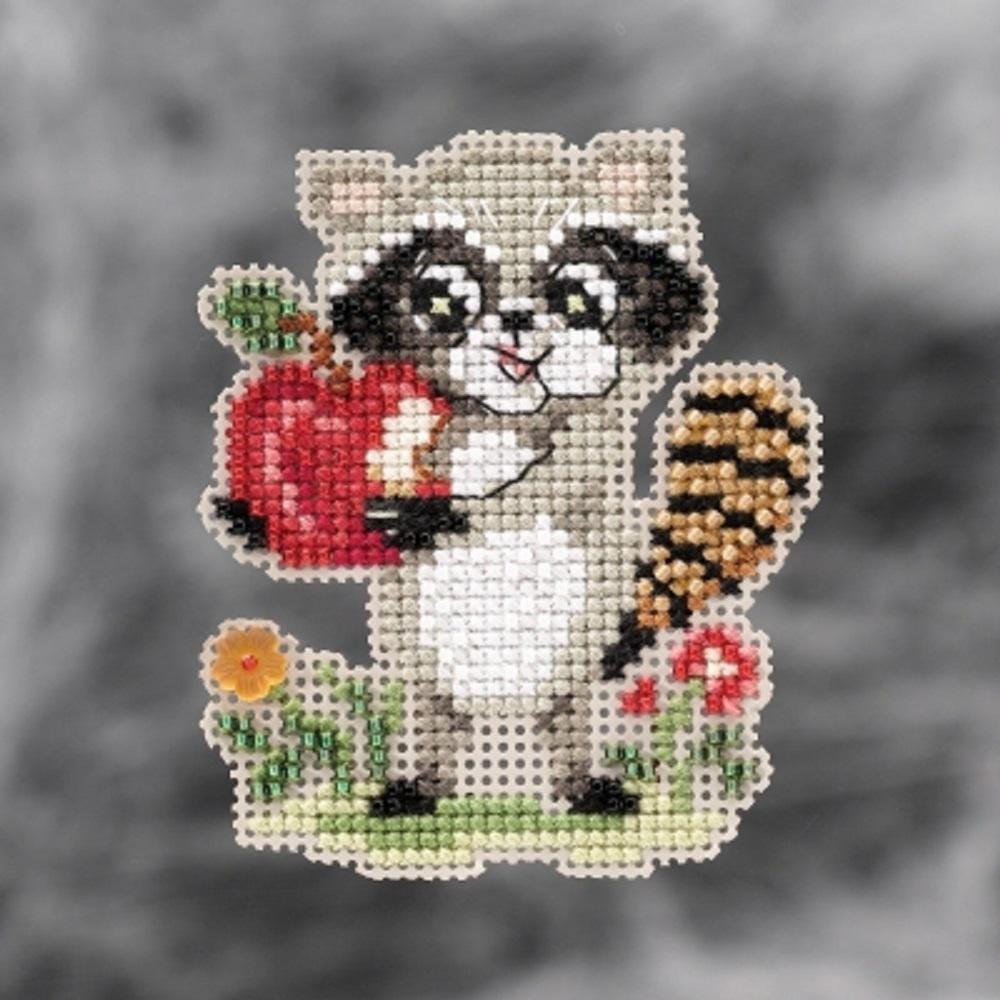 Rosie Raccoon - Mill Hill Autumn Harvest - Cross Stitch Kit - MH18-2122